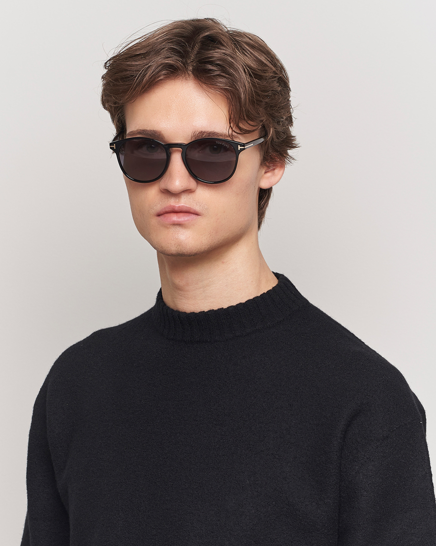 Men | Sunglasses | Tom Ford | Lewis FT1097 Sunglasses Black/Smoke