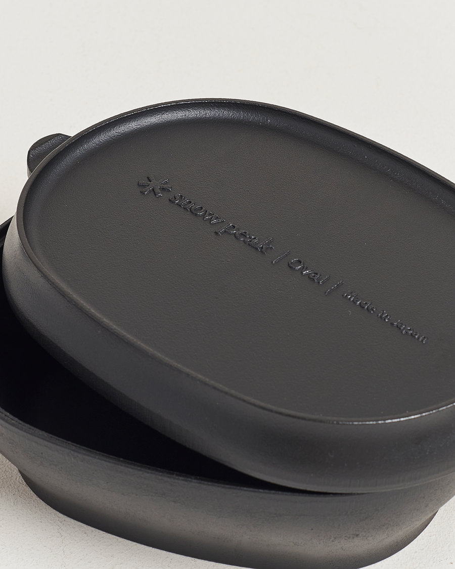 Men | Outdoor living | Snow Peak | Micro Oval Cast Iron Oven