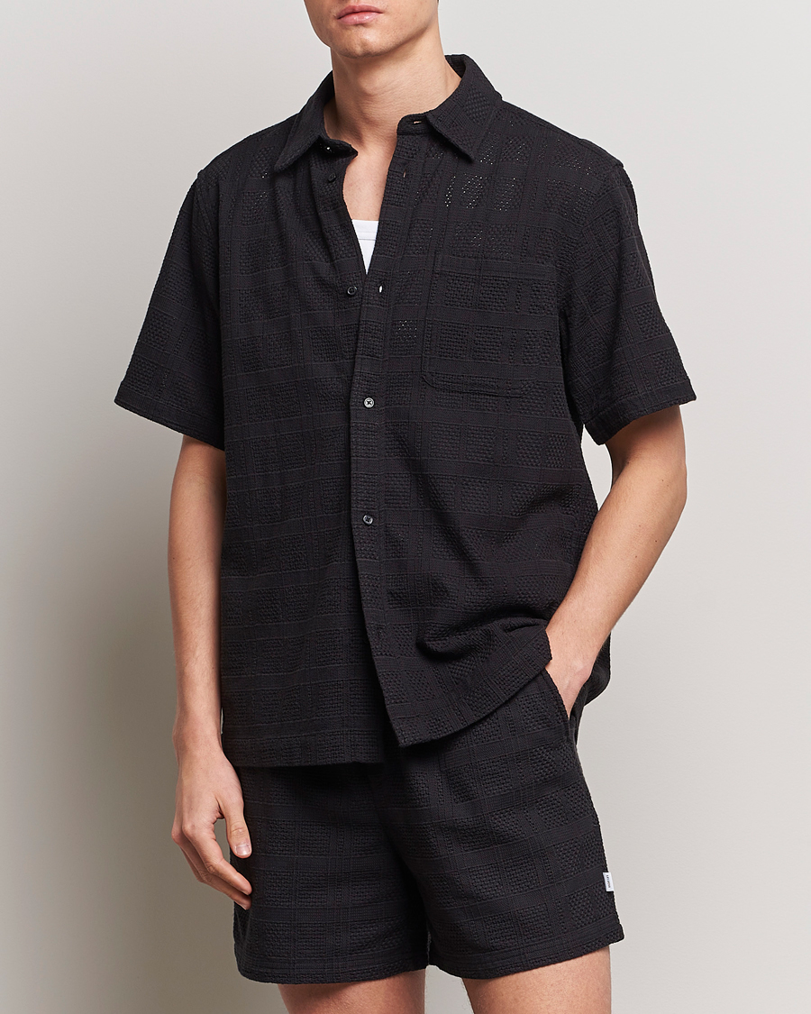Men | New product images | LES DEUX | Charlie Short Sleeve Knitted Shirt Black