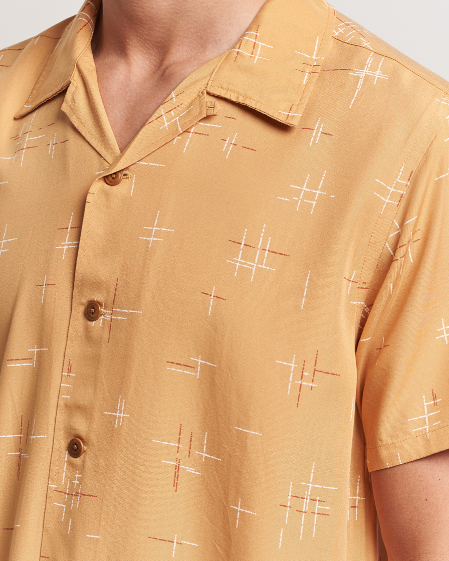 Men | Shirts | Nudie Jeans | Arvid 50s Hawaii Shirt Ochre