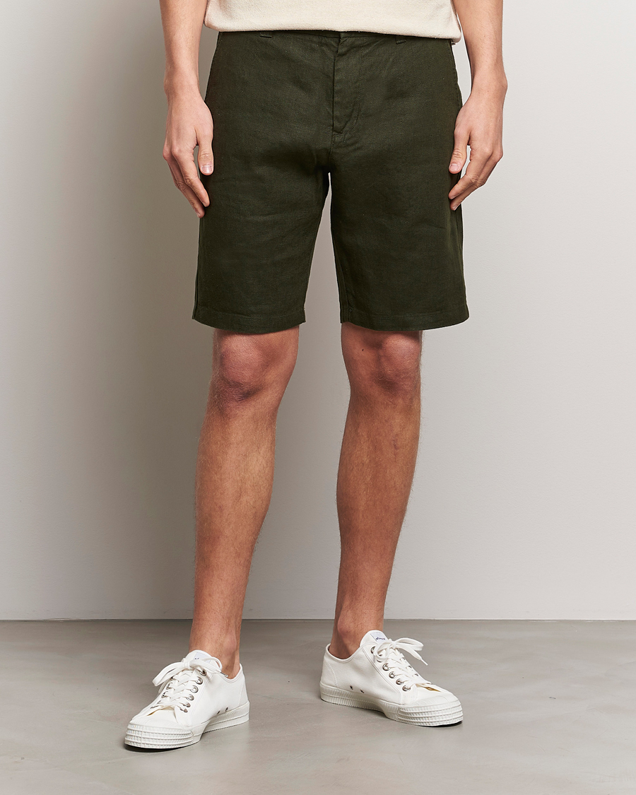 Men | New product images | NN07 | Crown Linen Shorts Rosin Green