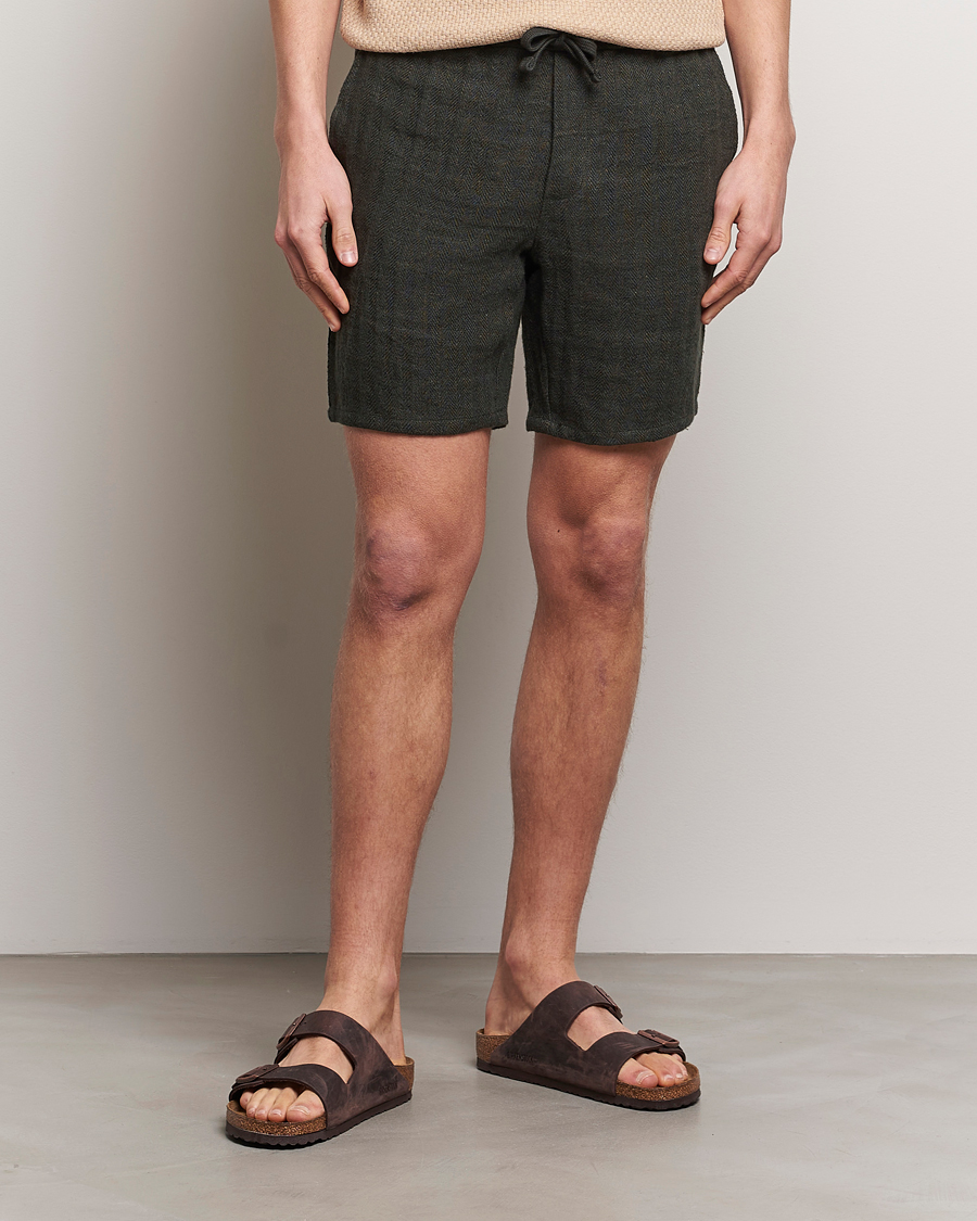 Men | Linen Shorts | A Day's March | Ipu Herringbone Linen Drawstring Shorts Olive