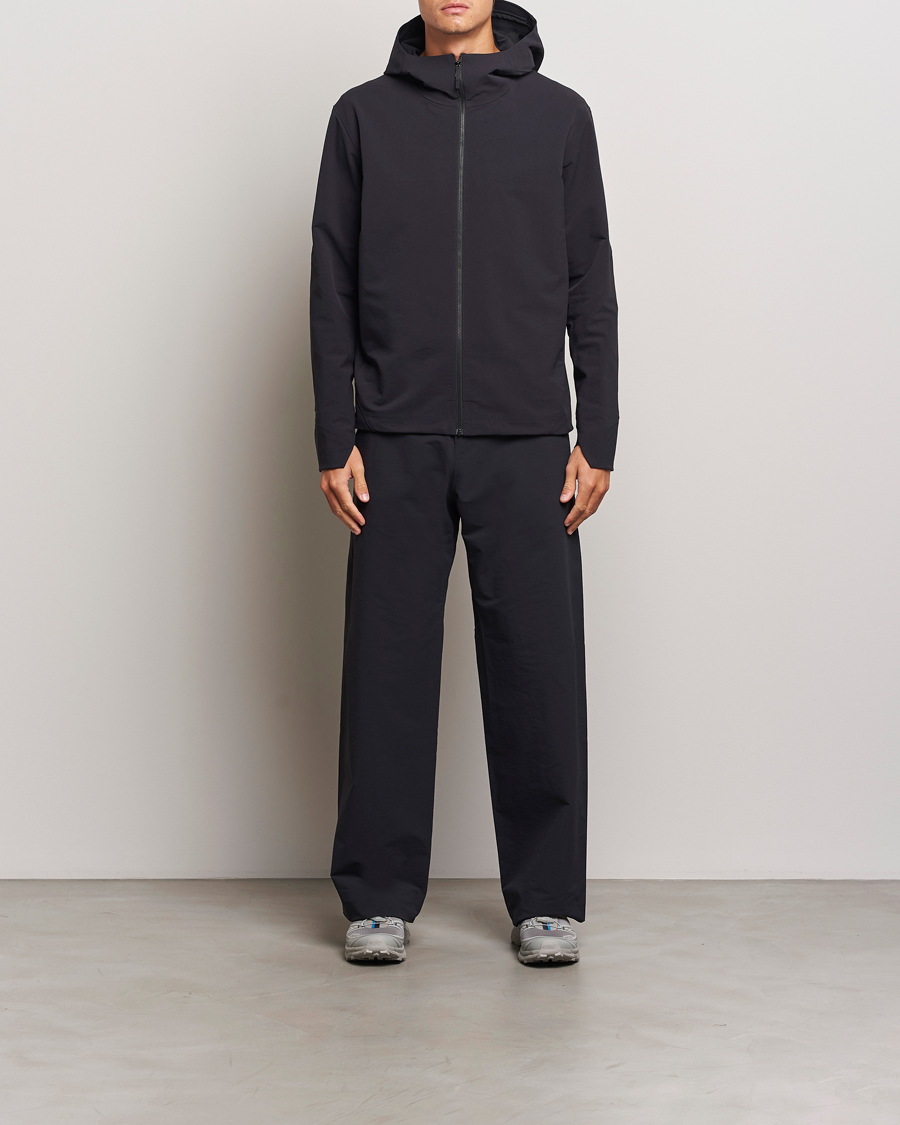 Men | Coats & Jackets | Arc'teryx Veilance | Isogon GORE-TEX Hooded Shell Jacket Black
