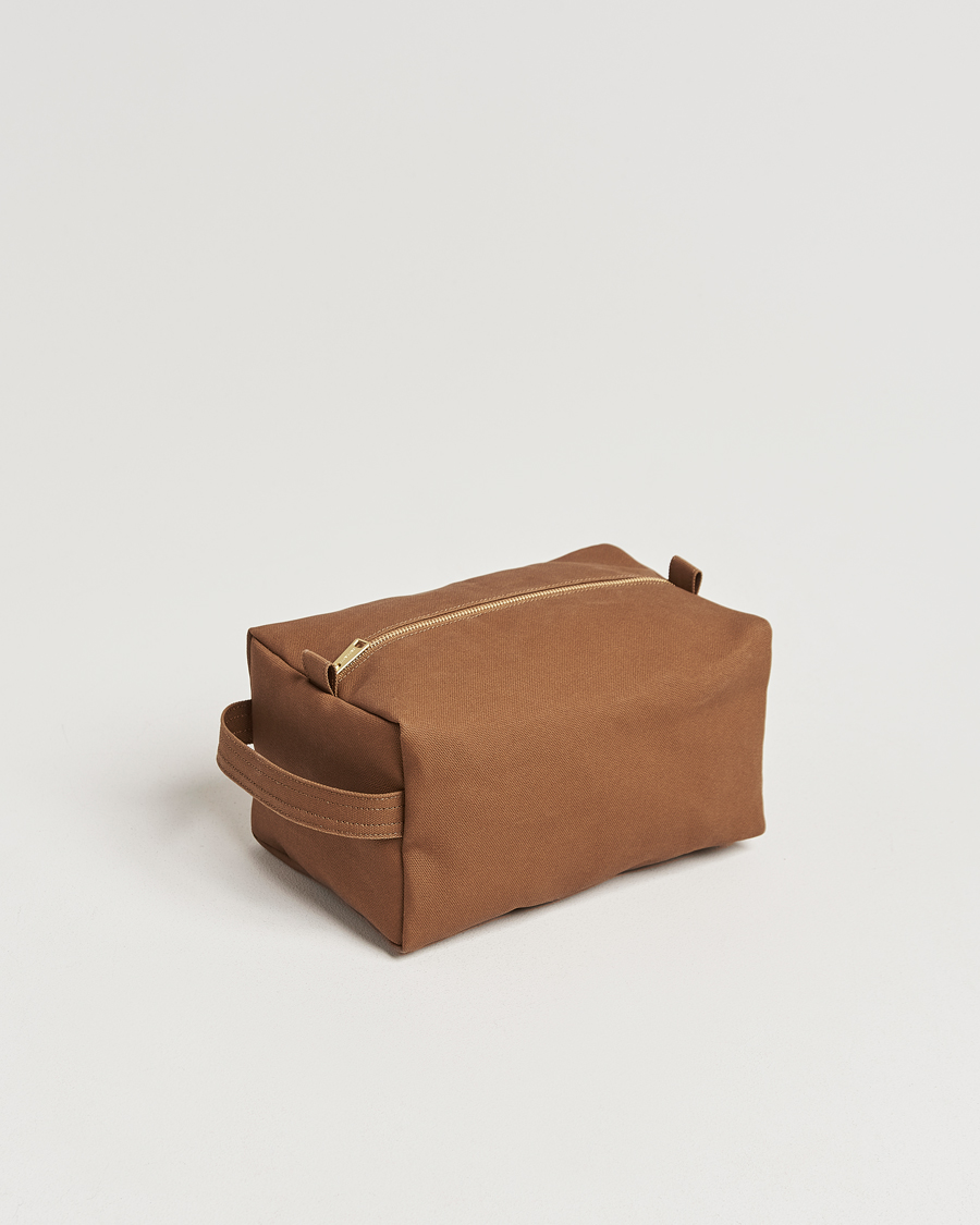 Men | Carhartt WIP Canvas Washbag Hamilton Brown | Carhartt WIP | Canvas Washbag Hamilton Brown