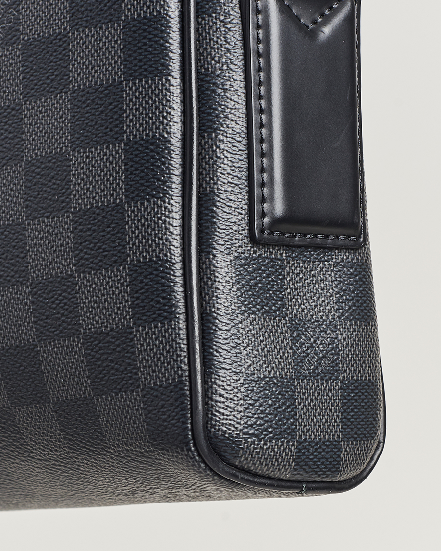 Men | Louis Vuitton Pre-Owned Dayton Reporter MM Damier Graphite | Louis Vuitton Pre-Owned | Dayton Reporter MM Damier Graphite