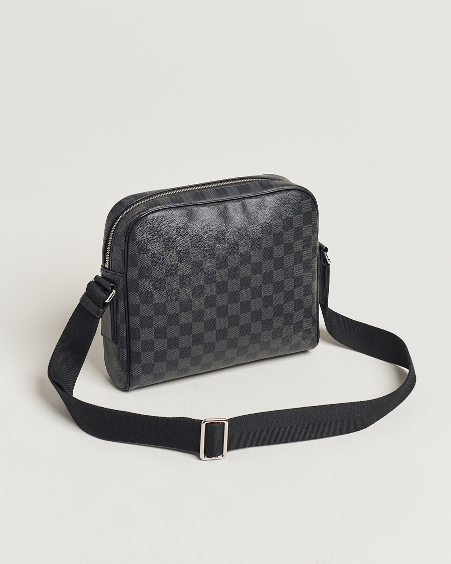 Men | Louis Vuitton Pre-Owned Dayton Reporter MM Damier Graphite | Louis Vuitton Pre-Owned | Dayton Reporter MM Damier Graphite