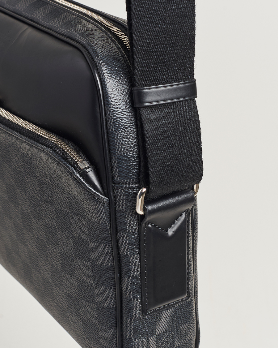 Men | Louis Vuitton Pre-Owned Dayton Reporter MM Damier Graphite | Louis Vuitton Pre-Owned | Dayton Reporter MM Damier Graphite
