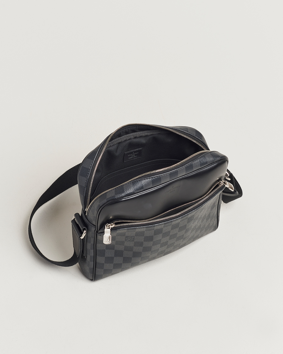 Men | Louis Vuitton Pre-Owned Dayton Reporter MM Damier Graphite | Louis Vuitton Pre-Owned | Dayton Reporter MM Damier Graphite