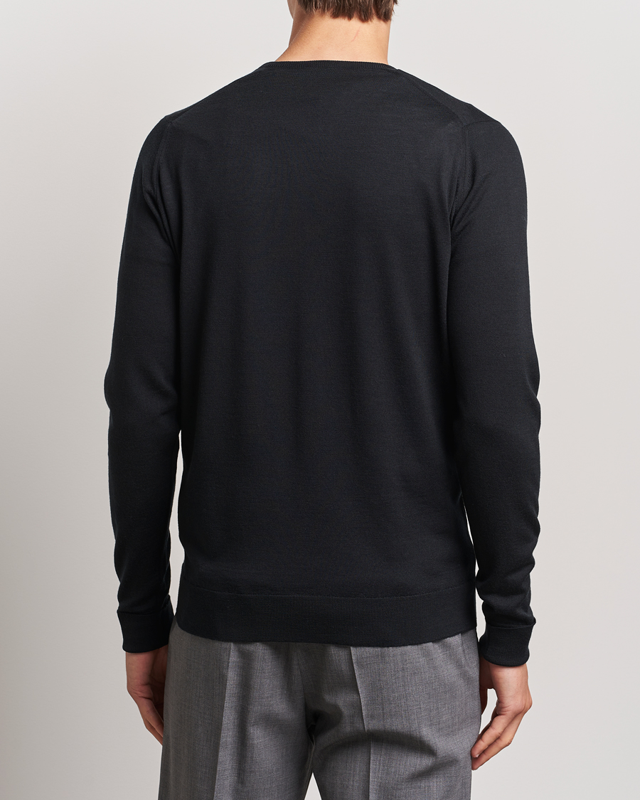 Men | Sweaters & Knitwear | John Smedley | Bobby Extra Fine Merino V-Neck Pullover Black