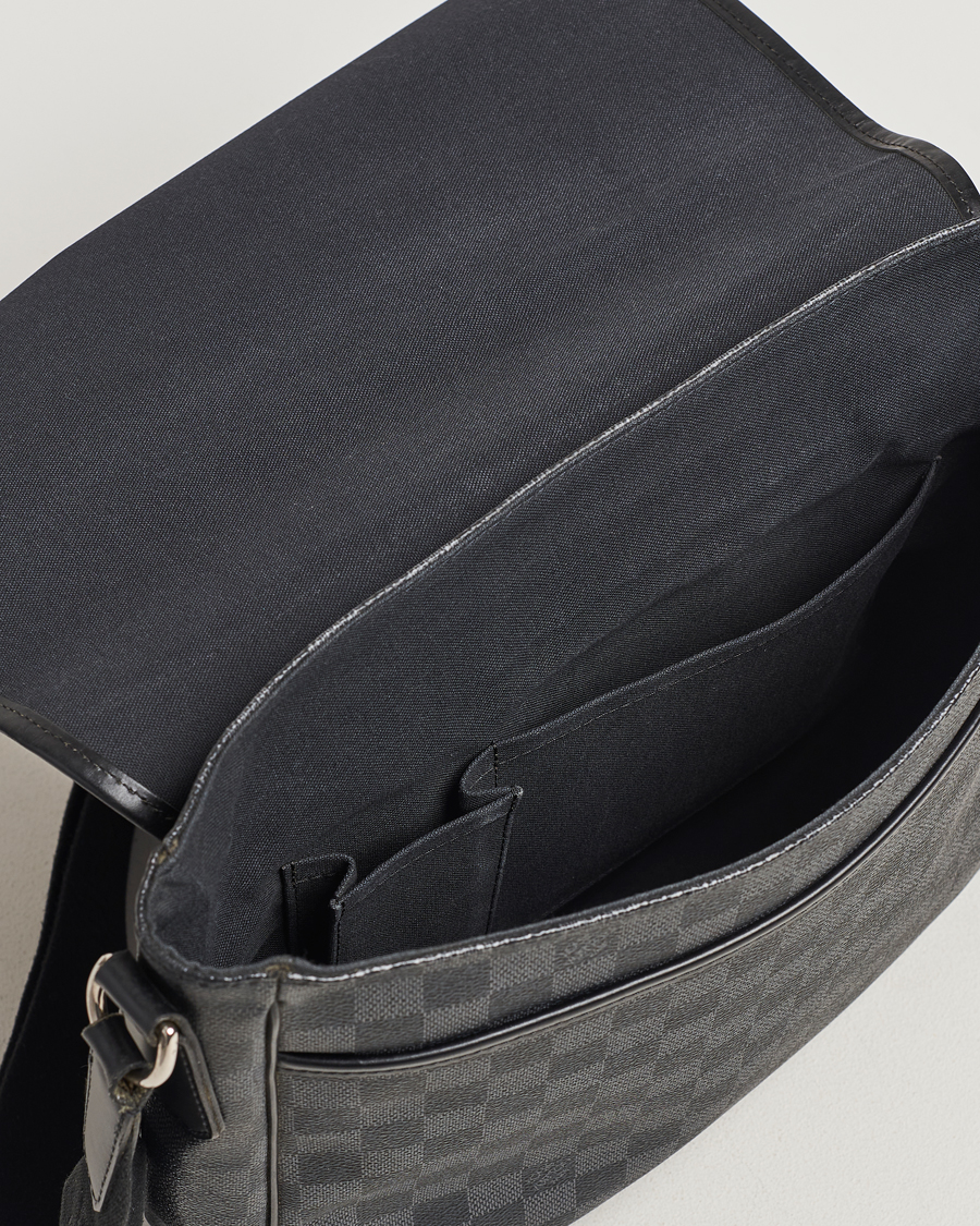 Men | Louis Vuitton Pre-Owned Daniel MM Shoulder Bag Damier Graphite | Louis Vuitton Pre-Owned | Daniel MM Shoulder Bag Damier Graphite