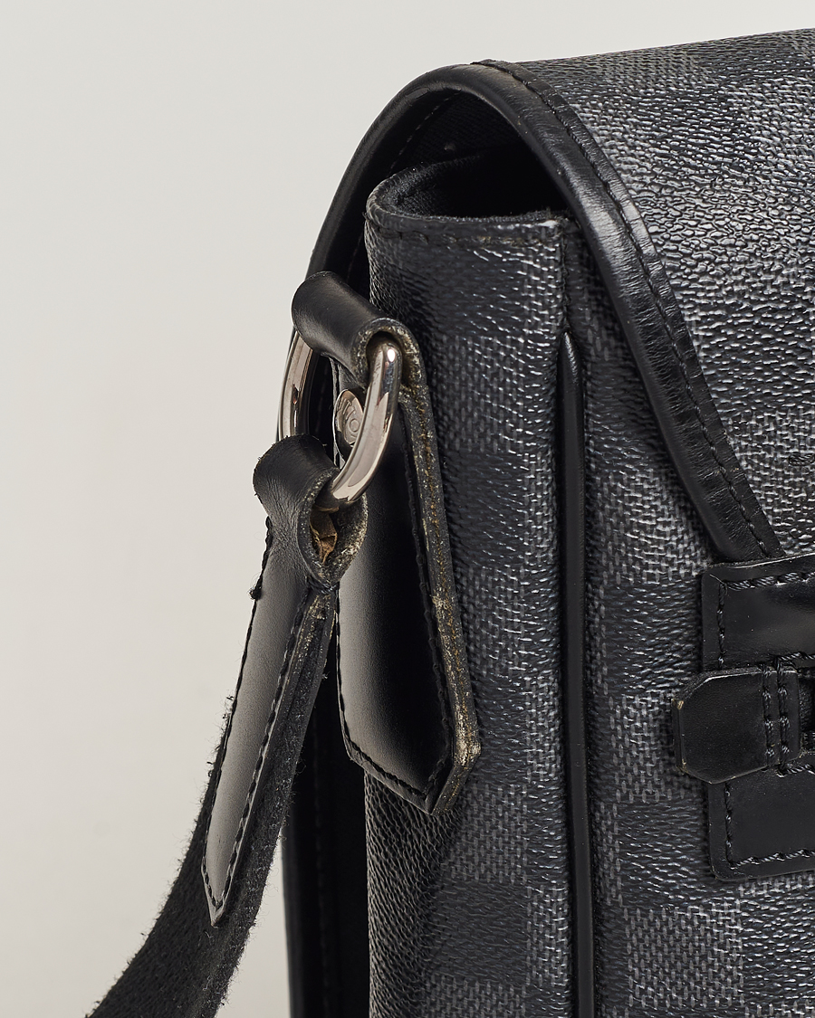 Men | Louis Vuitton Pre-Owned Daniel MM Shoulder Bag Damier Graphite | Louis Vuitton Pre-Owned | Daniel MM Shoulder Bag Damier Graphite