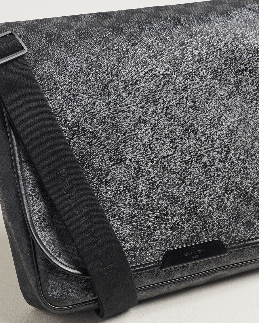 Men | Louis Vuitton Pre-Owned Daniel MM Shoulder Bag Damier Graphite | Louis Vuitton Pre-Owned | Daniel MM Shoulder Bag Damier Graphite