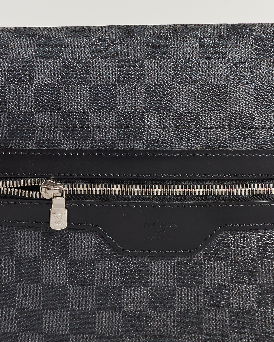 Men | Louis Vuitton Pre-Owned Daniel MM Shoulder Bag Damier Graphite | Louis Vuitton Pre-Owned | Daniel MM Shoulder Bag Damier Graphite