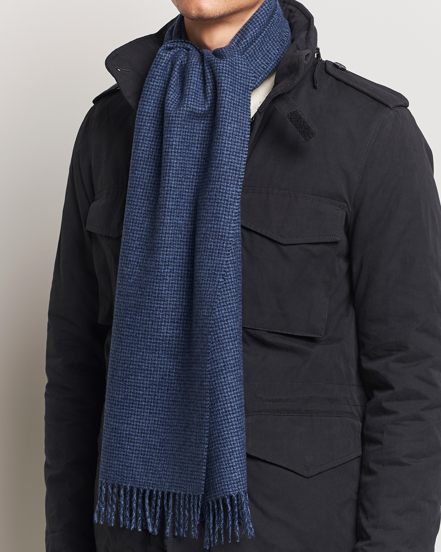 Men | Amanda Christensen Merino Wool Dogtooth Scarf Navy | Amanda Christensen | Merino Wool Dogtooth Scarf Navy