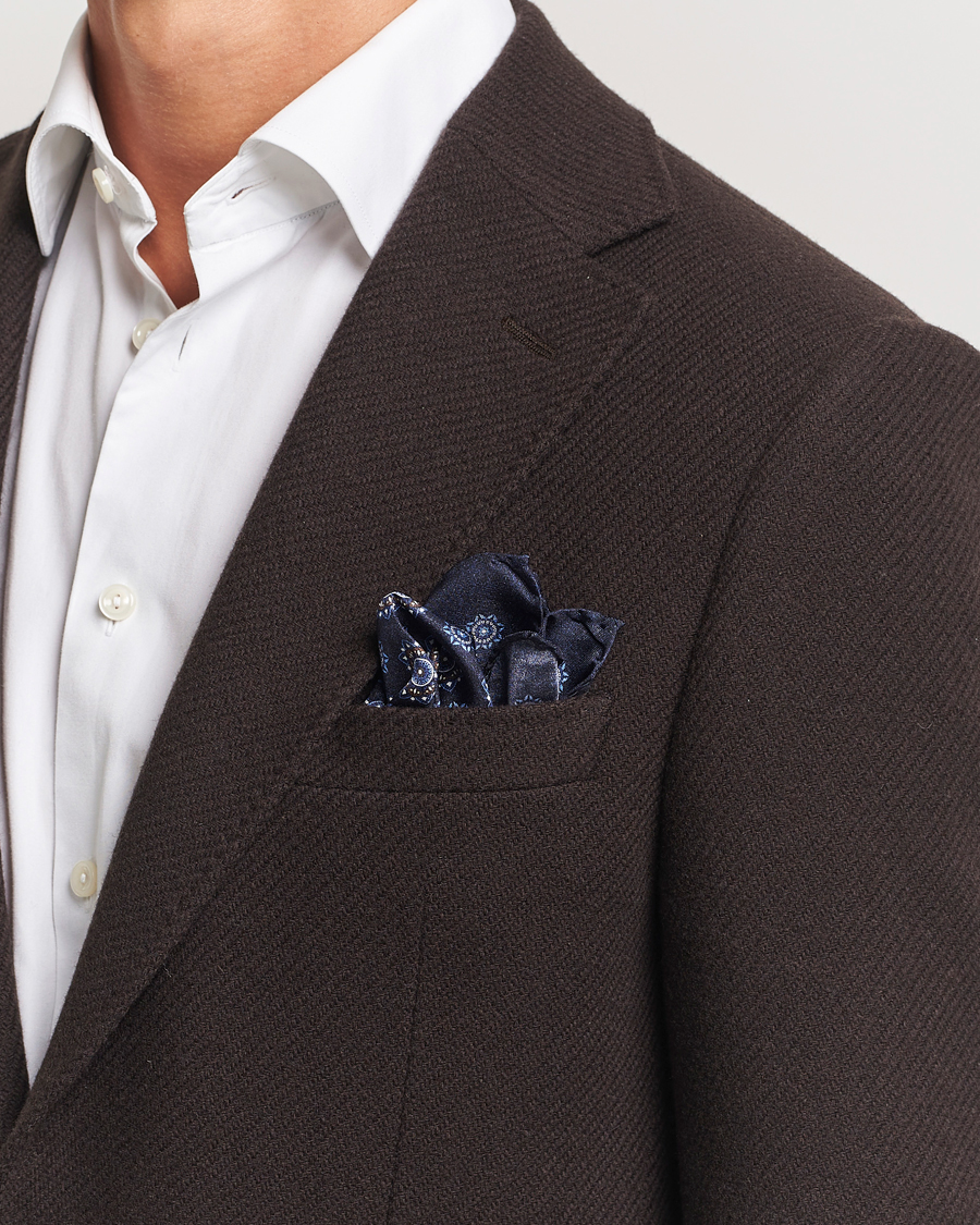 Men | Amanda Christensen Silk Twill Printed Flower Pocket Square Navy | Amanda Christensen | Silk Twill Printed Flower Pocket Square Navy