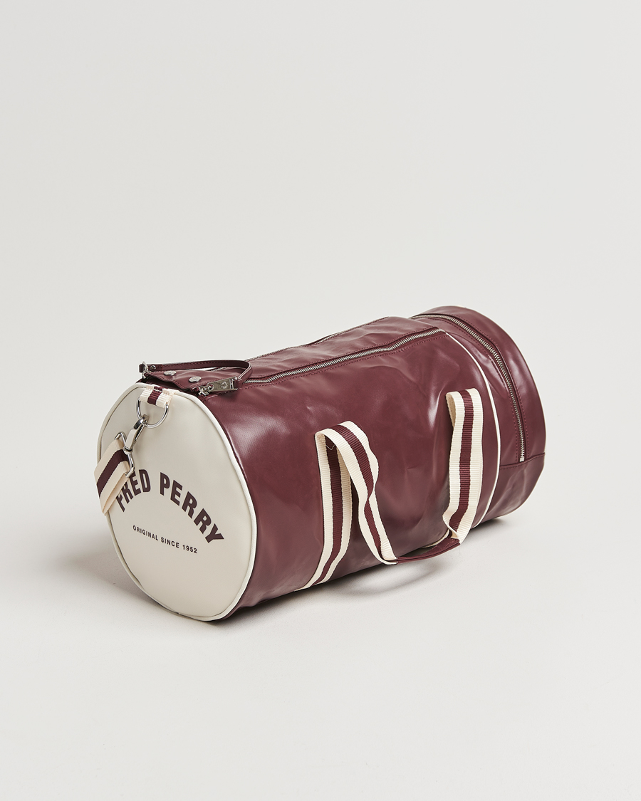 Men | Fred Perry Classic Barrel Bag Oxblood/Ecru | Fred Perry | Classic Barrel Bag Oxblood/Ecru