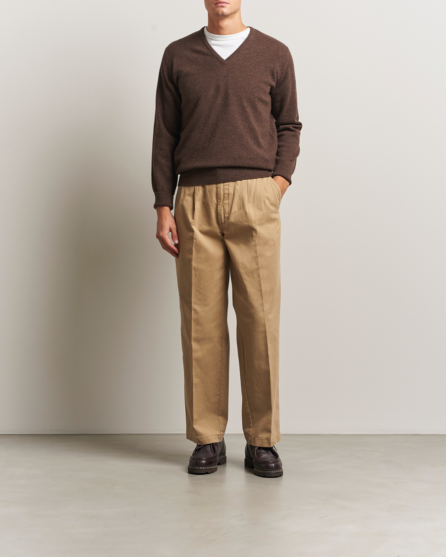 Men | Sweaters & Knitwear | William Lockie | Rob Lambswool V-Neck Mocha