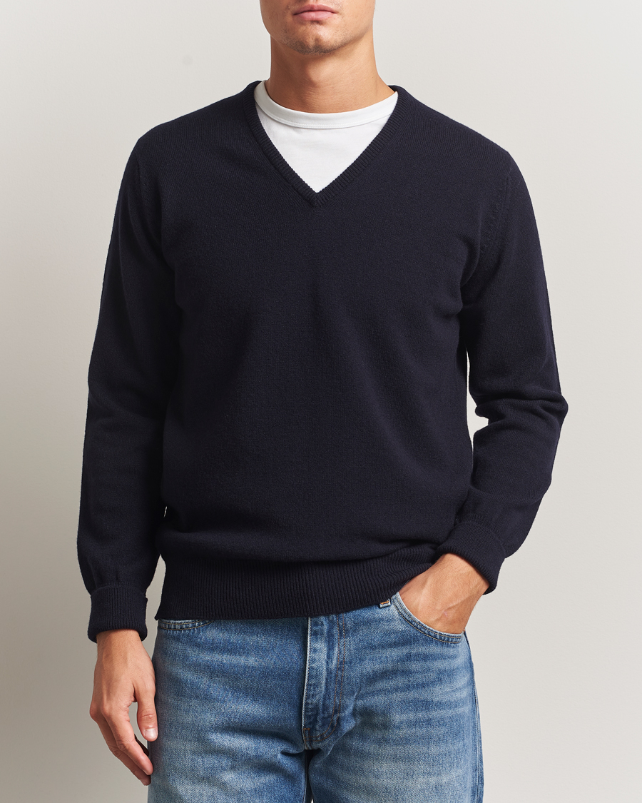 Men | Sweaters & Knitwear | William Lockie | Rob Lambswool V-Neck Navy