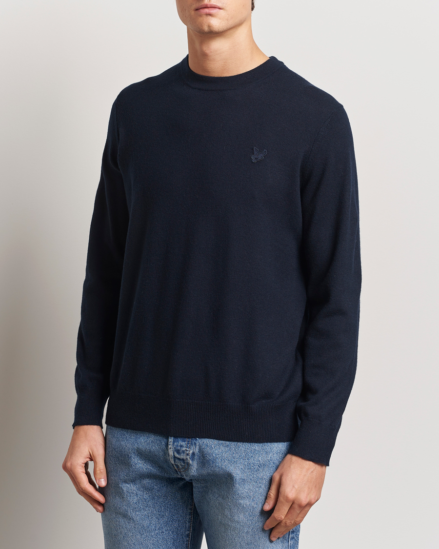 Men | Sweaters & Knitwear | Lyle & Scott | Tonal Eagle Lambswool Crew Neck Dark Navy