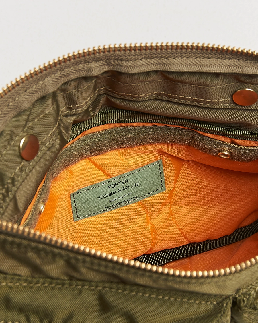 PORTER ショルダーバッグ オリーブ 新型)PORTER NEW TANKERショルダー