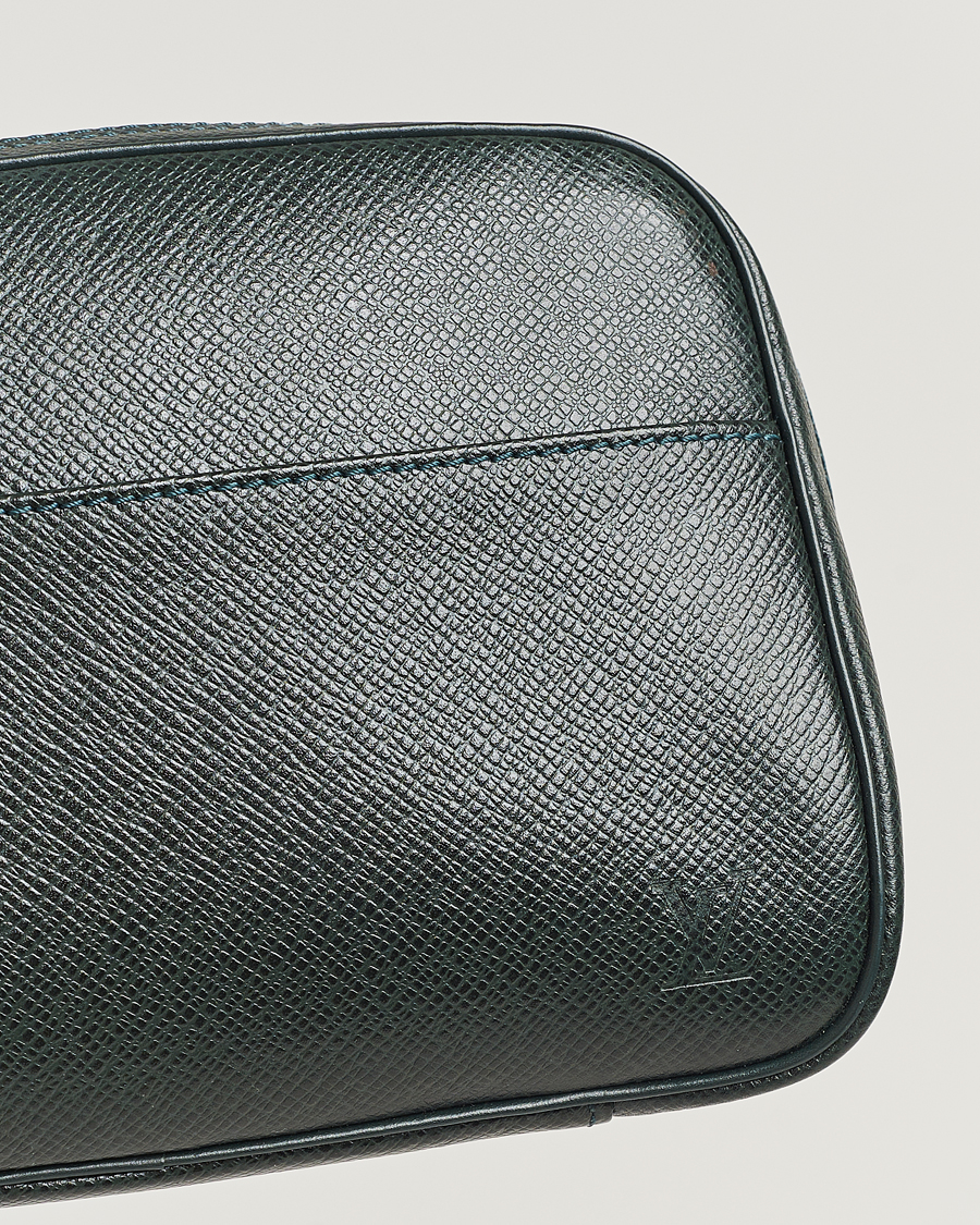 Men | Louis Vuitton Pre-Owned Pochette Accessoir Washbag Green | Louis Vuitton Pre-Owned | Pochette Accessoir Washbag Green