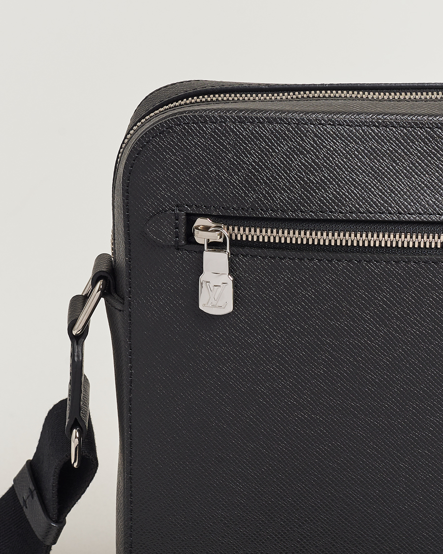 Men | Louis Vuitton Pre-Owned Anton Messengerbag Black | Louis Vuitton Pre-Owned | Anton Messengerbag Black