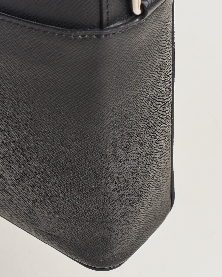 Men | Louis Vuitton Pre-Owned Anton Messengerbag Black | Louis Vuitton Pre-Owned | Anton Messengerbag Black