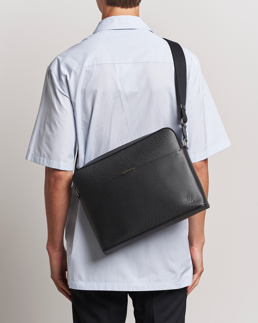 Men | Louis Vuitton Pre-Owned Anton Messengerbag Black | Louis Vuitton Pre-Owned | Anton Messengerbag Black