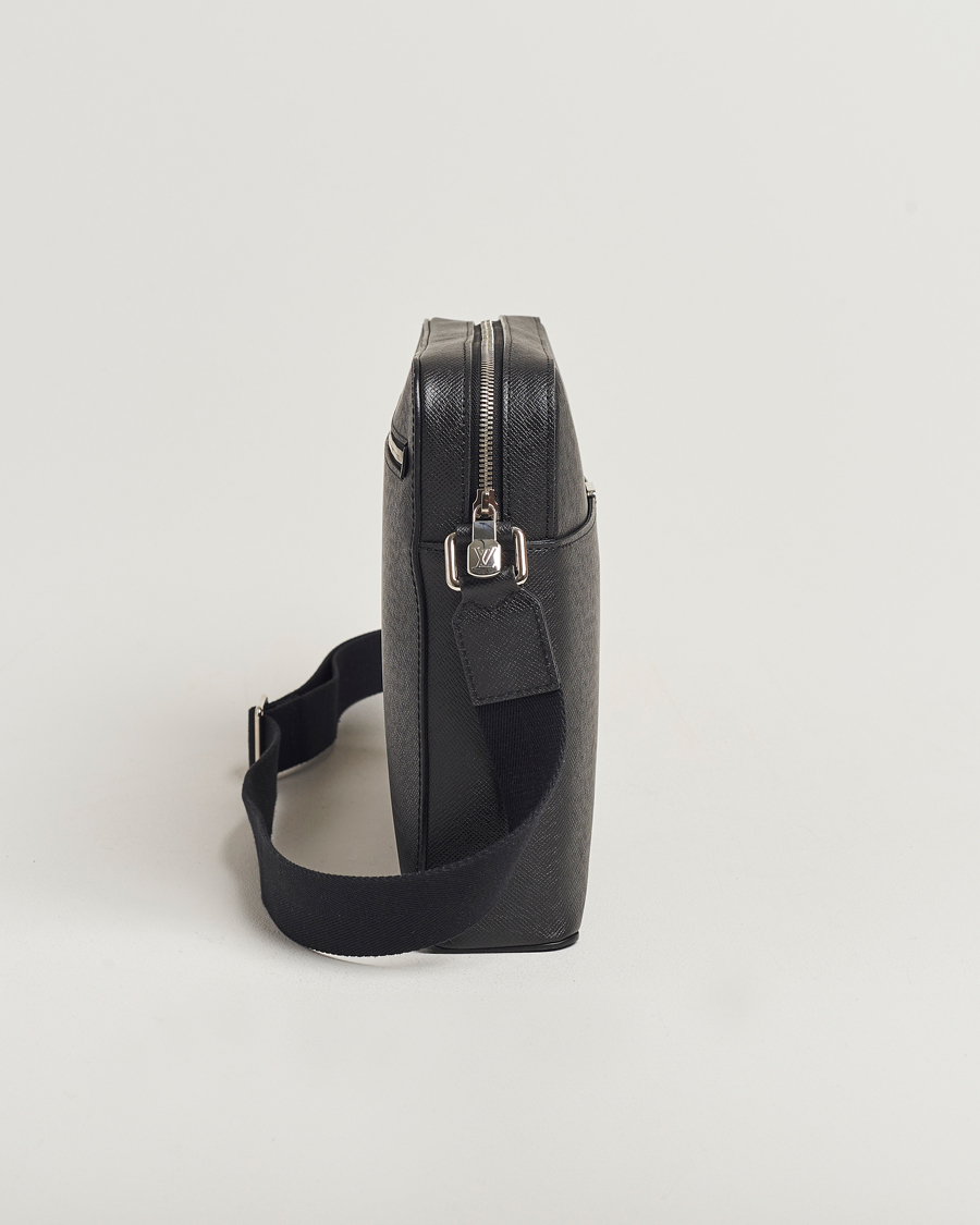 Men | Louis Vuitton Pre-Owned Anton Messengerbag Black | Louis Vuitton Pre-Owned | Anton Messengerbag Black