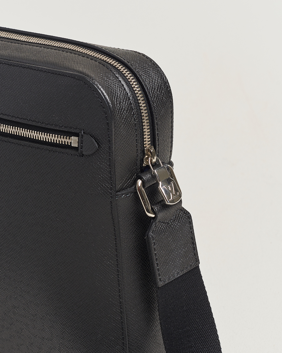 Men | Louis Vuitton Pre-Owned Anton Messengerbag Black | Louis Vuitton Pre-Owned | Anton Messengerbag Black