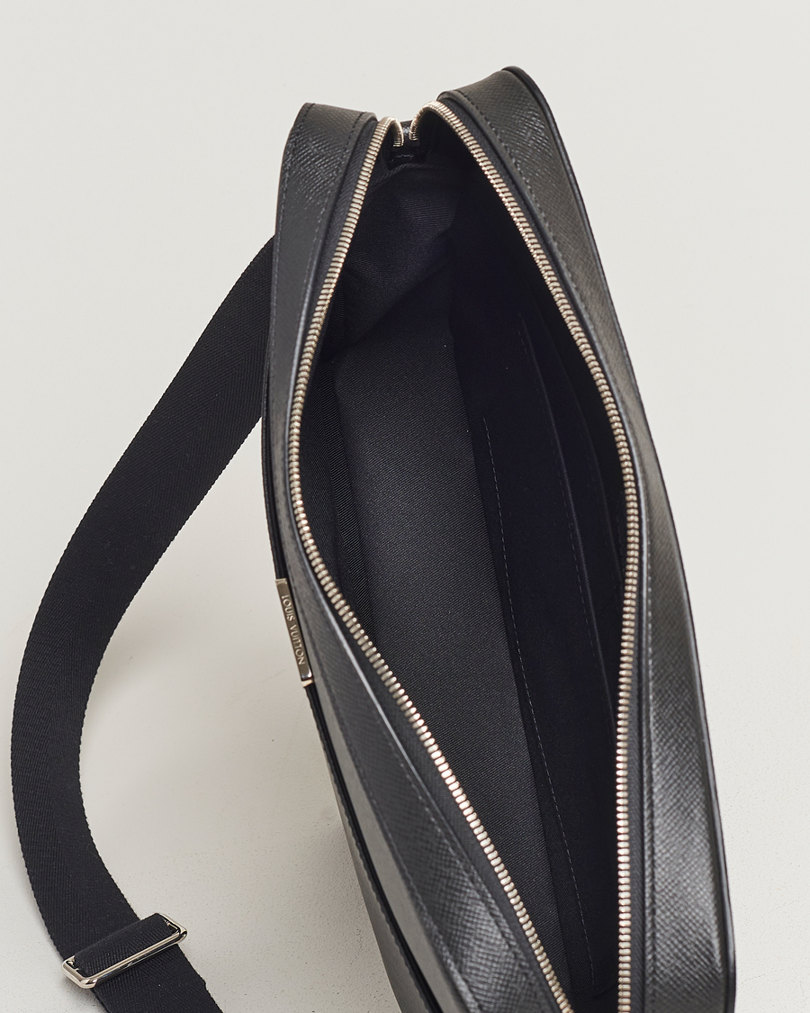 Men | Louis Vuitton Pre-Owned Anton Messengerbag Black | Louis Vuitton Pre-Owned | Anton Messengerbag Black