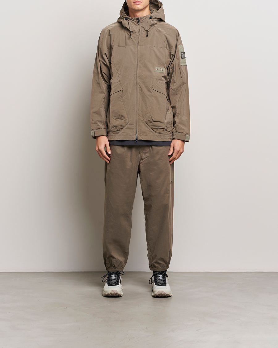 Oakley FGL Sector Jacket Sheet Metal at CareOfCarl.com