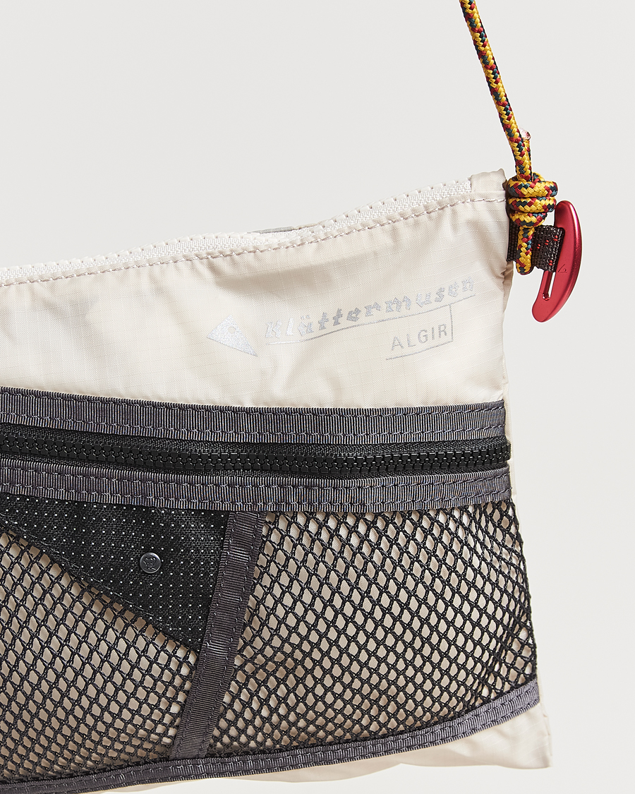 Men | Bags | Klättermusen | Algir Accessory Bag Medium Putty Grey