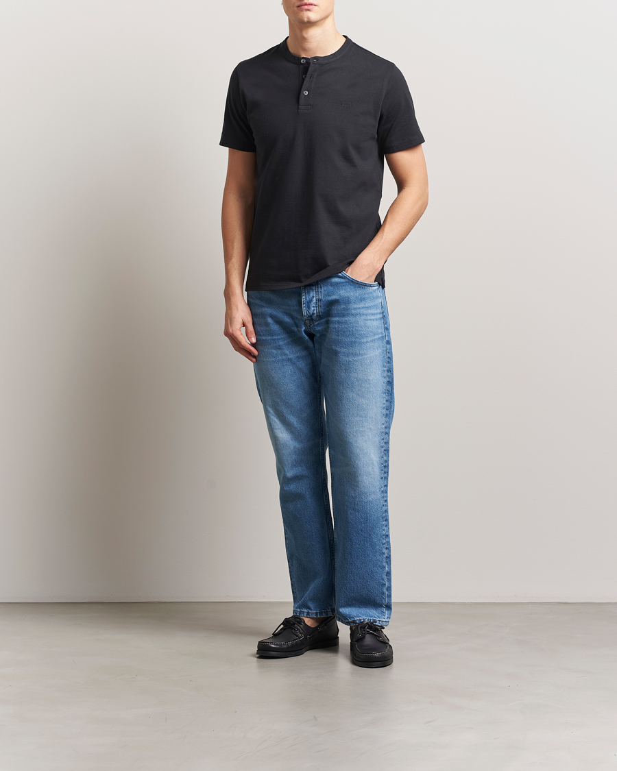 Men | T-Shirts | Levi's | Short Sleeve Henley Mineral Black