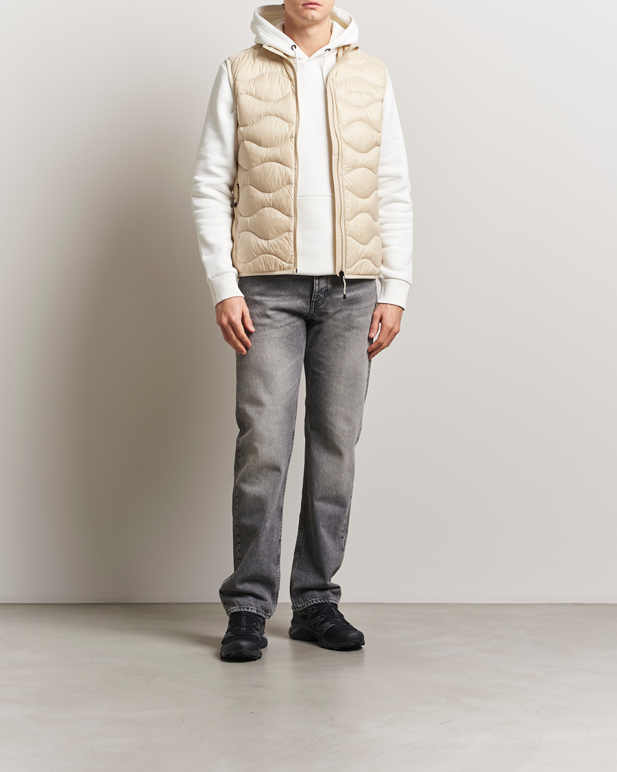 Men | Coats & Jackets | Peak Performance | Helium Down Vest Sand Fog