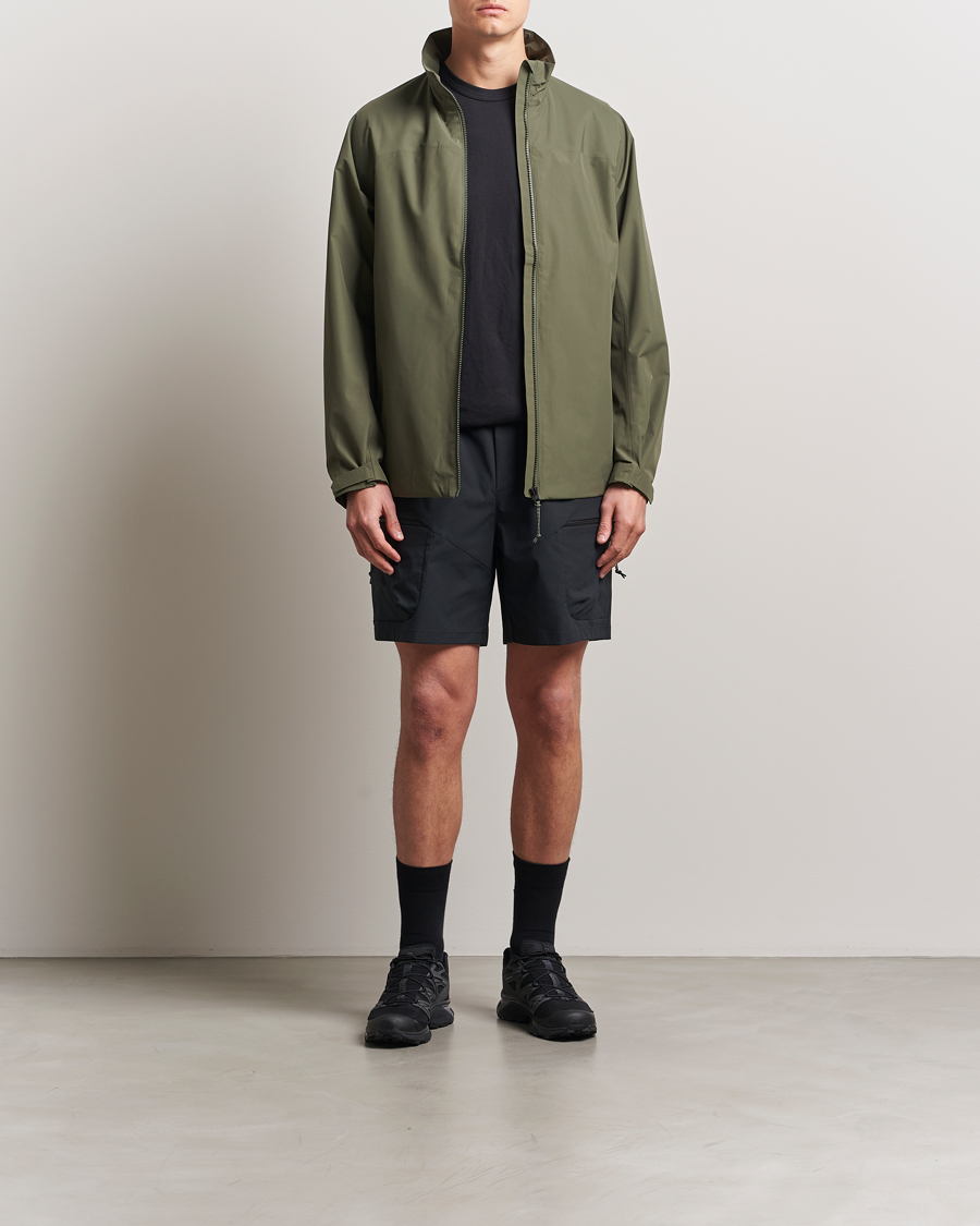 Men | Shorts | Peak Performance | Outdoor Cargo Shorts Black