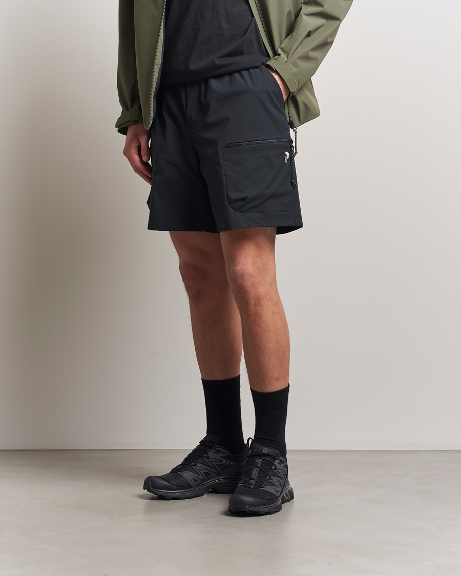 Men | Shorts | Peak Performance | Outdoor Cargo Shorts Black