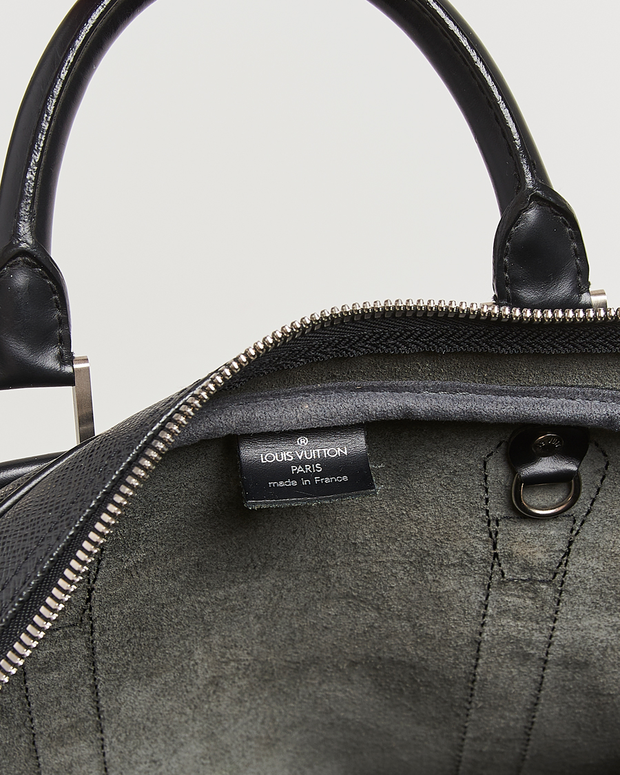 Men | Louis Vuitton Pre-Owned Neo Kendall PM Bag Taiga Black | Louis Vuitton Pre-Owned | Neo Kendall PM Bag Taiga Black