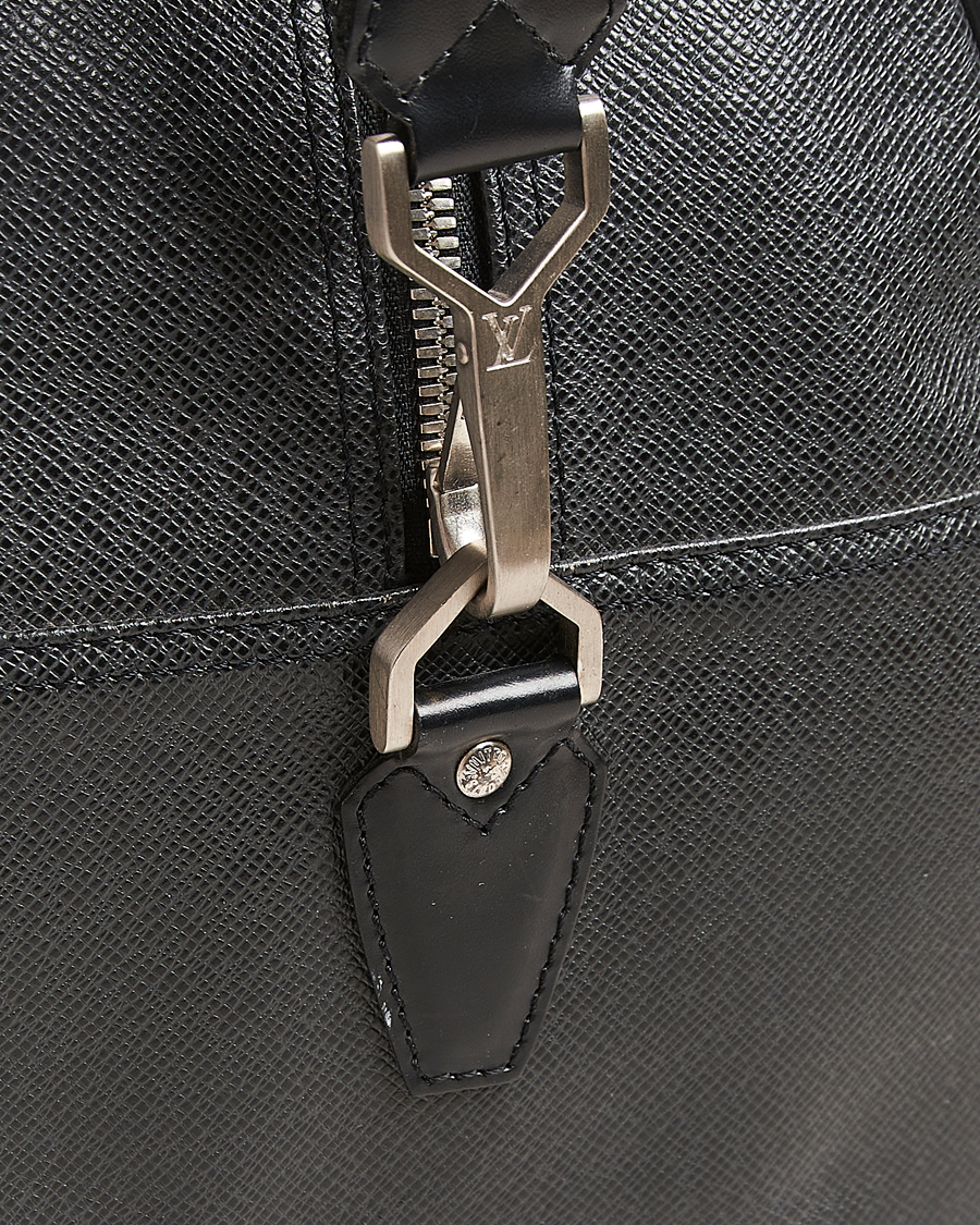 Men | Louis Vuitton Pre-Owned Neo Kendall PM Bag Taiga Black | Louis Vuitton Pre-Owned | Neo Kendall PM Bag Taiga Black
