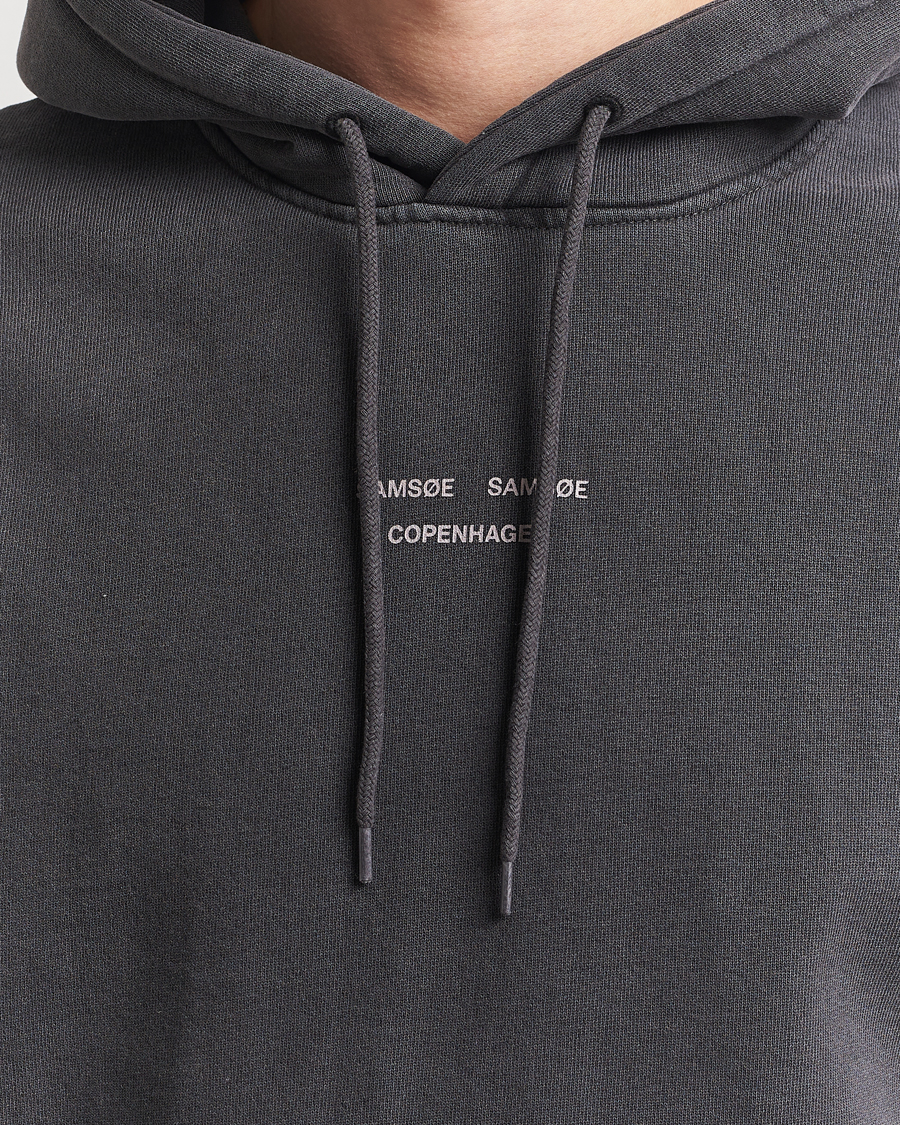 Men | Sweaters & Knitwear | Samsøe Samsøe | Marcus Center Logo Hoodie Washed Black