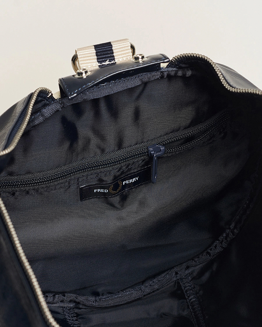 Men | Bags | Fred Perry | Classic Barrel Bag Navy/Ecru