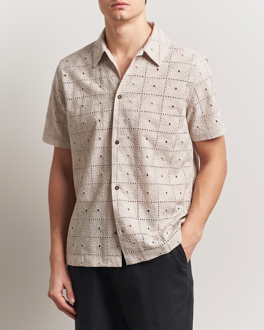 Men | Shirts | LES DEUX | Hector Anglaise Short Sleeve Shirt Light Sand