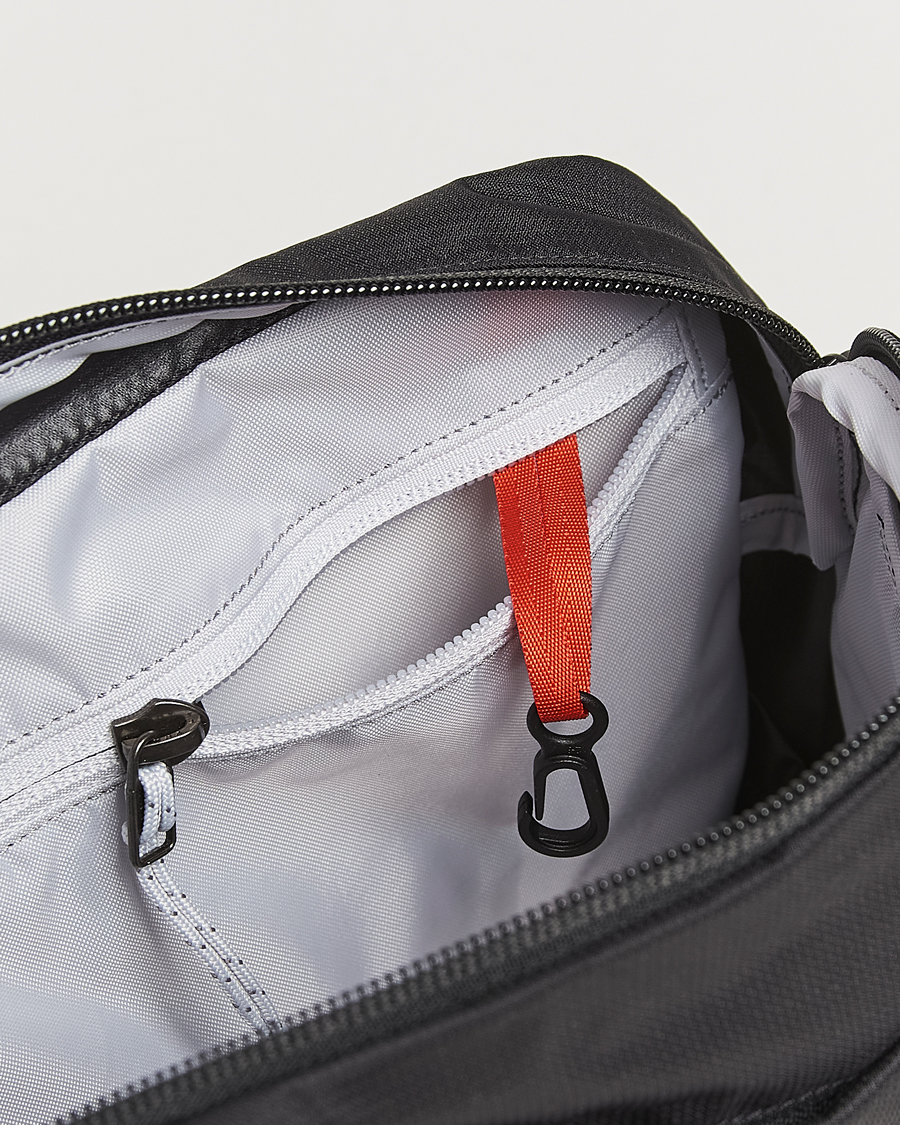 Men | Arc'teryx Heliad Crossbody Bag Black | Arc'teryx | Heliad Crossbody Bag Black