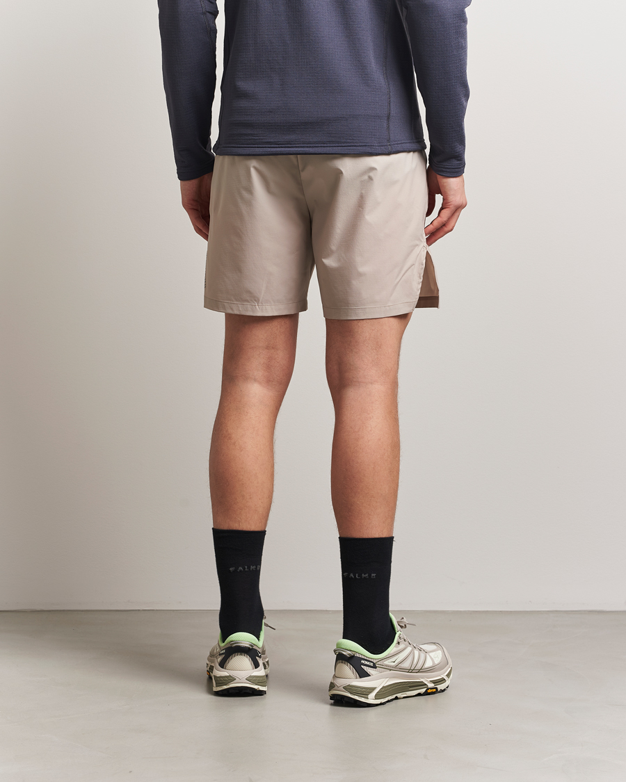 Men | Shorts | Houdini | Pace Light Shorts Sandstorm