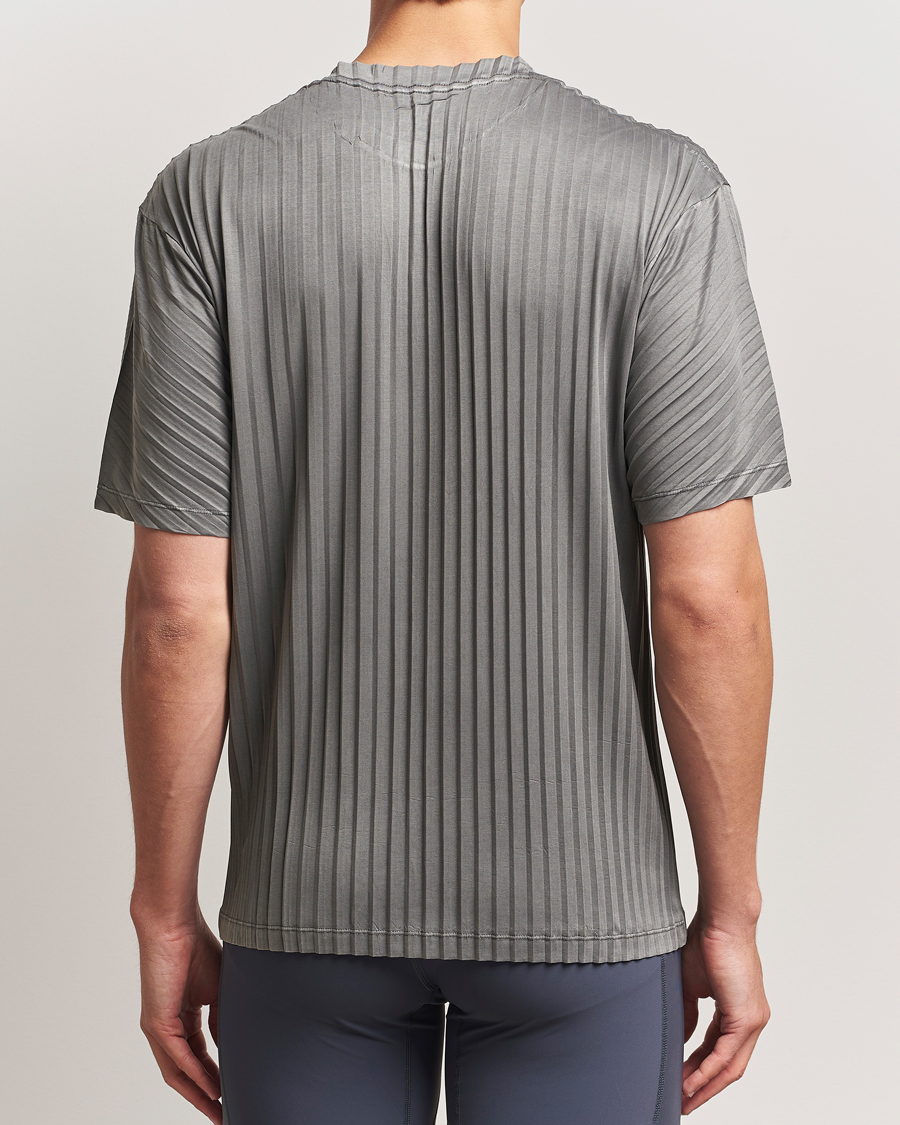 Men | T-Shirts | Satisfy | Pleated AuraLite T-Shirt Mineral Graphite