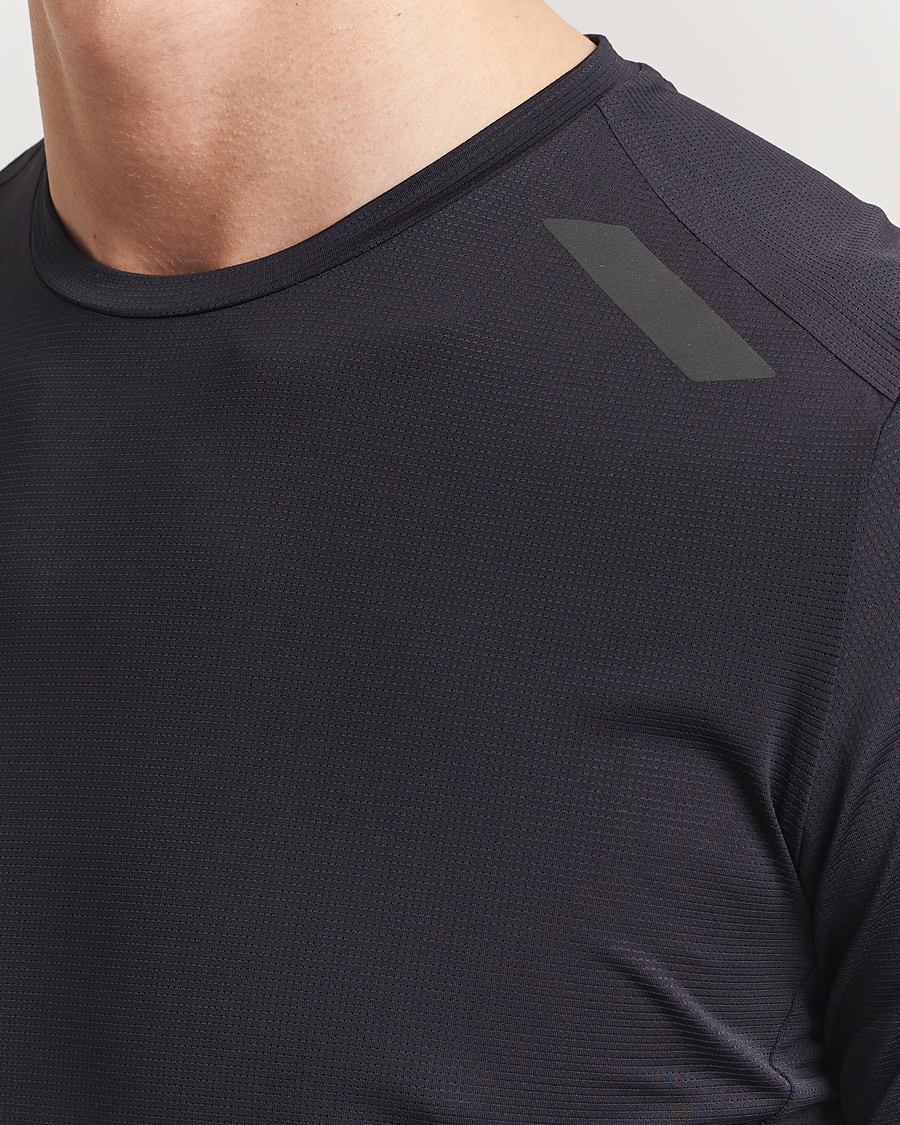 SOAR Running Tech Tee Black at CareOfCarl.com