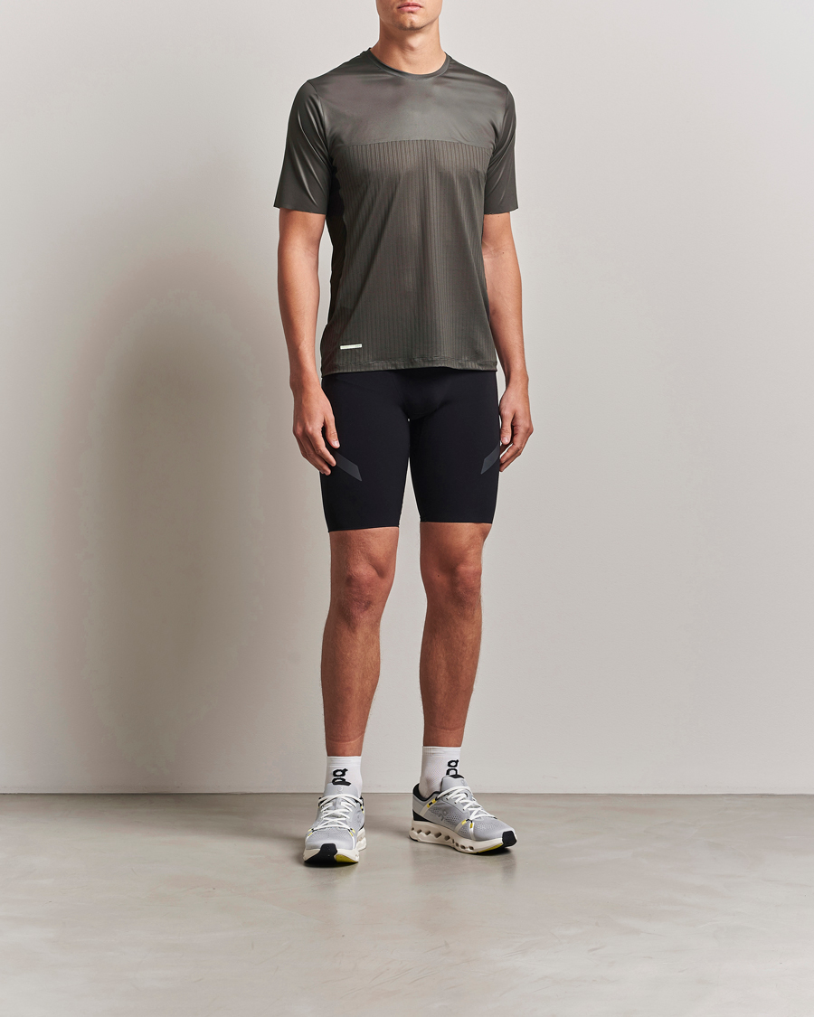 SOAR Running Hot Weather Tee Shale/Black at CareOfCarl.com