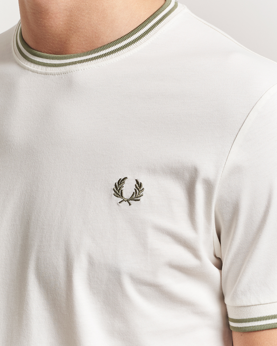 Men | T-Shirts | Fred Perry | Twin Tipped T-Shirt Light Ecru