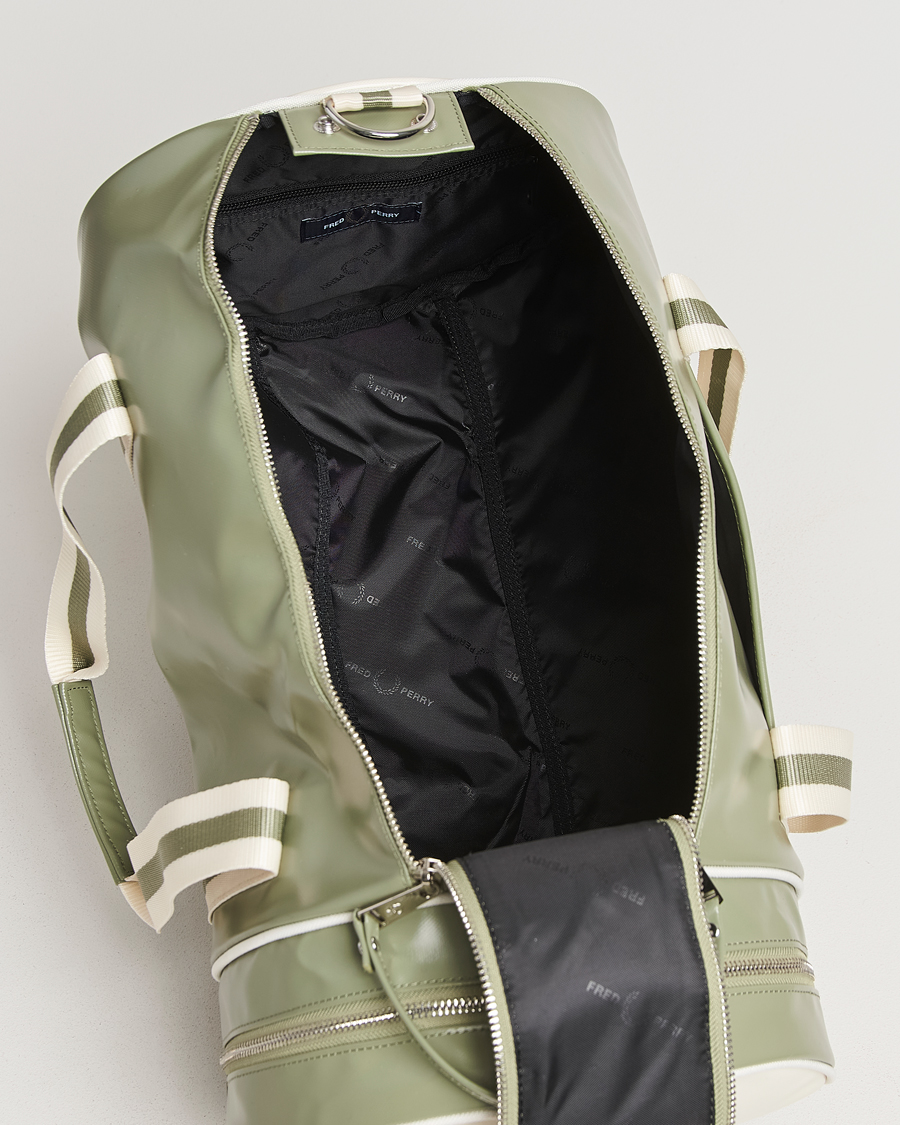 Men | Fred Perry Classic Barrel Bag Olive Mint/White | Fred Perry | Classic Barrel Bag Olive Mint/White