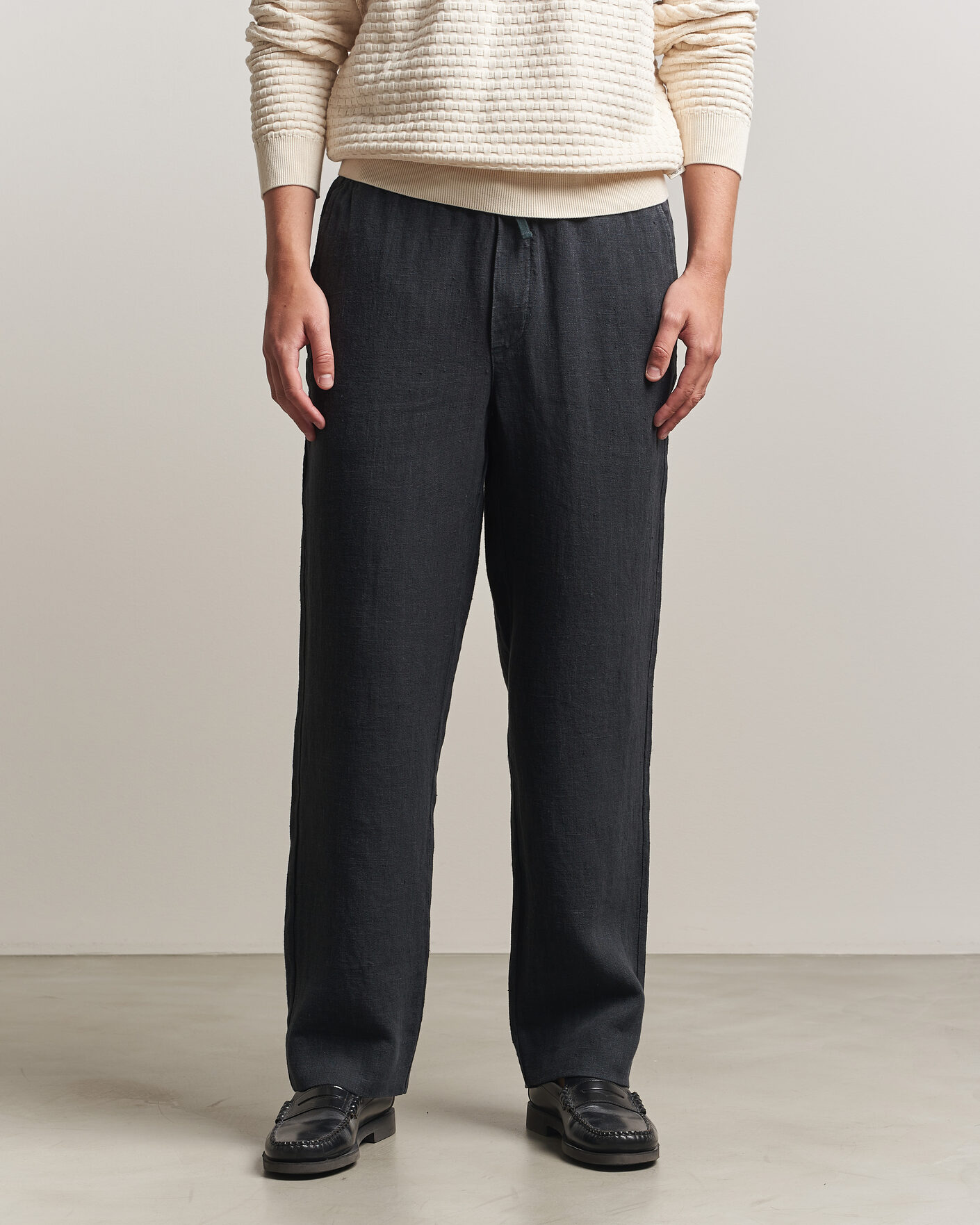 Men | Trousers | A Day's March | Tamiat Linen Drawstring Trousers Black